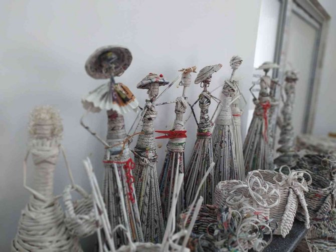 Atık Malzemeleri Hediyelik Eşyalara Çevirdiler