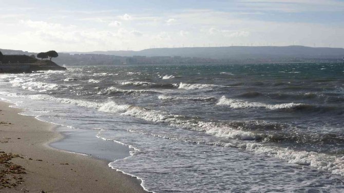Lodos Fırtınası Nedeniyle Bozcaada Ve Gökçeada’ya Feribot Seferleri İptal Edildi