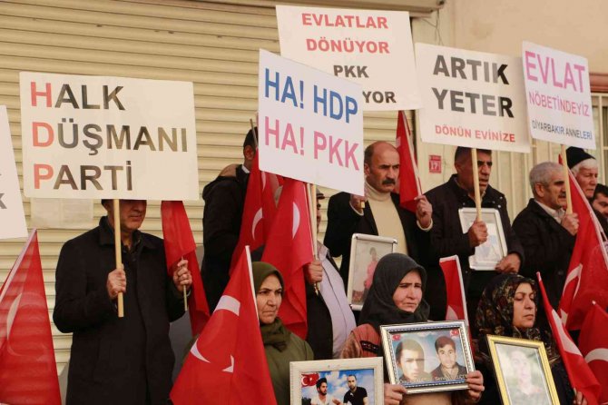 Diyarbakır’da Evlat Nöbetine 2 Aile Daha Katıldı