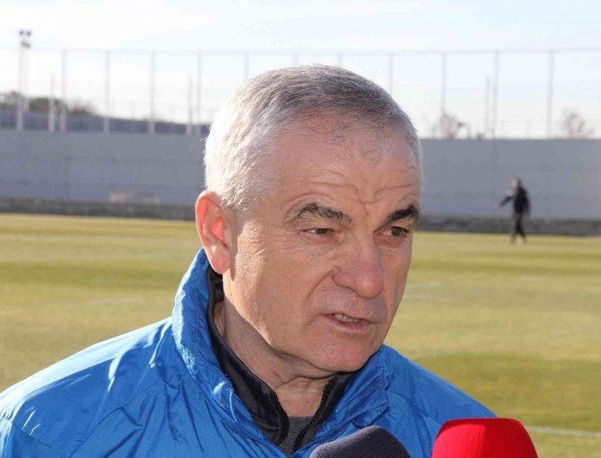 Rıza Çalımbay: “Sol Bek Almadan Uğur Çiftçi’yi Bırakma Şansımız Yok”