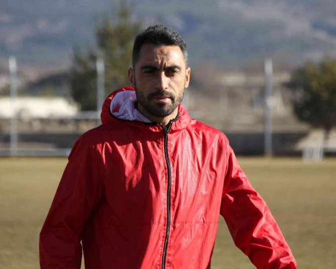 Rıza Çalımbay: “Sol Bek Almadan Uğur Çiftçi’yi Bırakma Şansımız Yok”