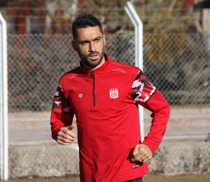 Rıza Çalımbay: “Sol Bek Almadan Uğur Çiftçi’yi Bırakma Şansımız Yok”