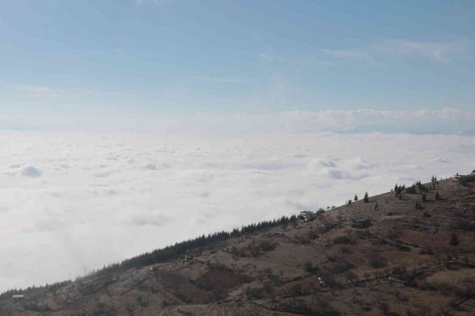 Kahramanmaraş’ta Şehri Kaplayan Sis Bulutları Ortaya Görsel Şölen Çıkardı