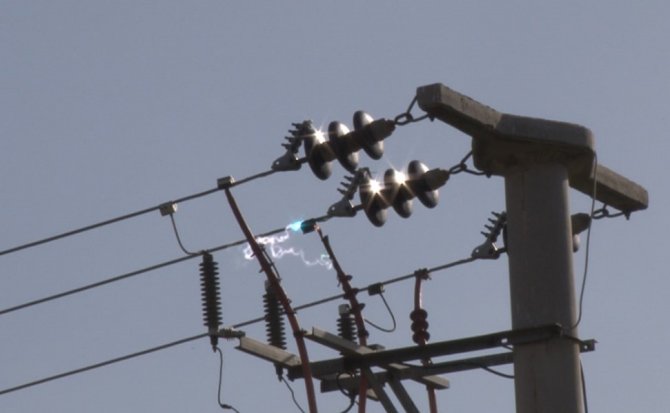 Edirne’de Elektrik Direğindeki Patlama Anı Kameraya Yansıdı