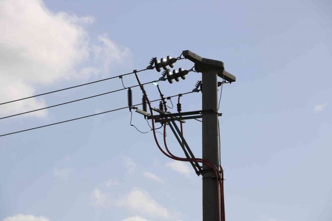 Edirne’de Elektrik Direğindeki Patlama Anı Kameraya Yansıdı
