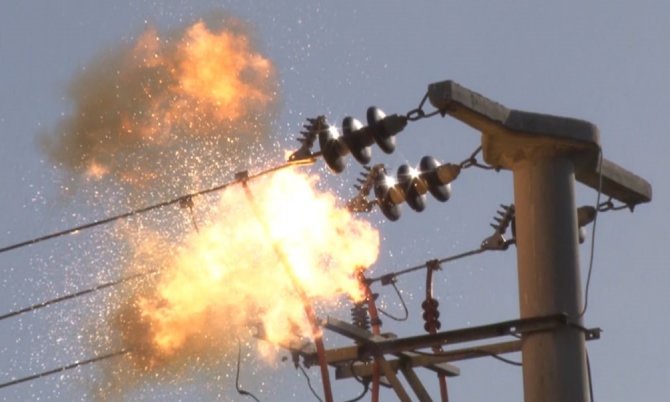 Edirne’de Elektrik Direğindeki Patlama Anı Kameraya Yansıdı