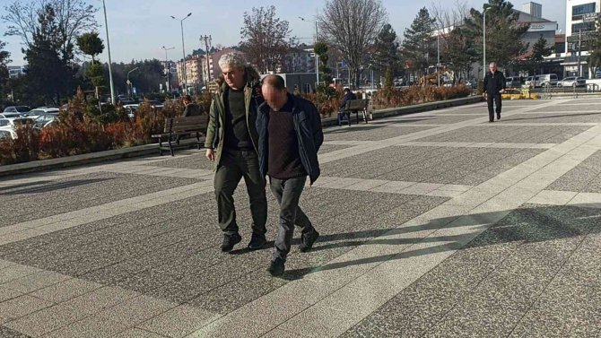 Bolu’da Tır’ın Kupasına Saklanmış Vaziyette 3 Kilogram 28 Gram Uyuşturucu Madde Ele Geçirildi