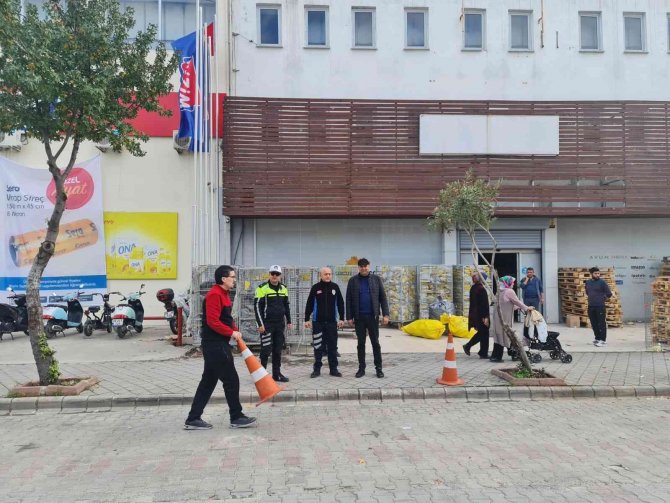 Fethiye’de Kaldırım Ve Yolları İşgal Eden Esnaflar Uyarıldı