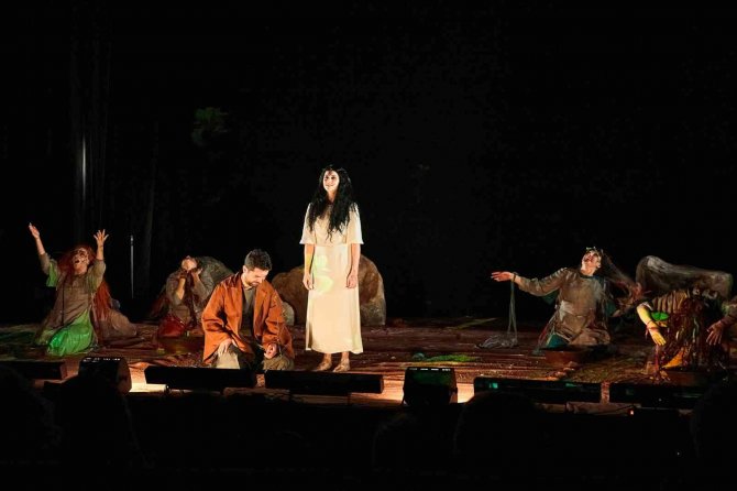 Gaziantep Şehir Tiyatrosu "Beşinci Mevsim Efsanesi Oyunuyla Perde Açtı