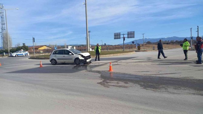 Gediz’de Trafik Kazası, 2 Yaralı