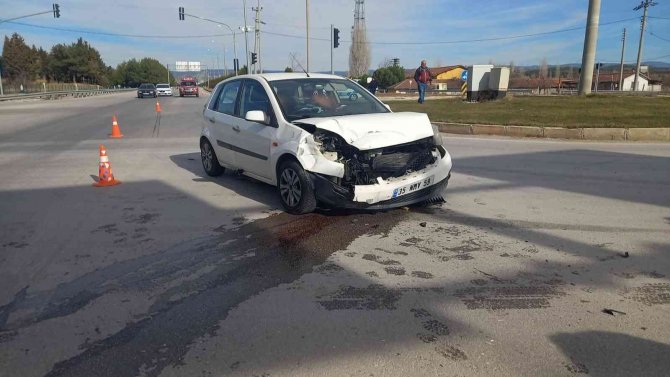 Gediz’de Trafik Kazası, 2 Yaralı