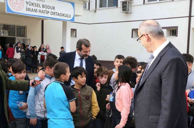 Gürsu’da Atıklar Çocuklardan, Biletler Başkandan