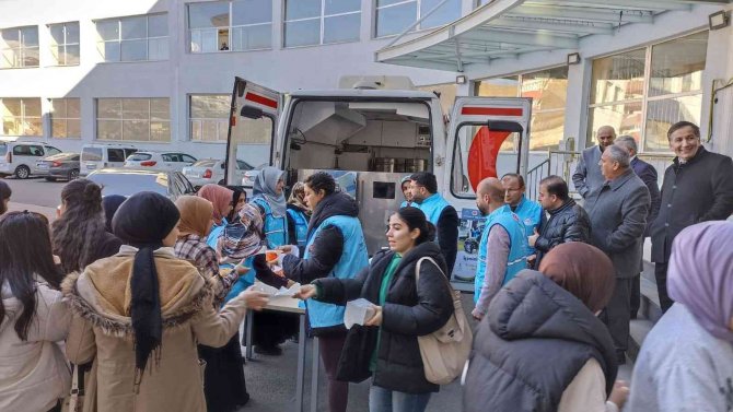 Hakkari Müftülüğünden Öğrencilere Çorba İkramı