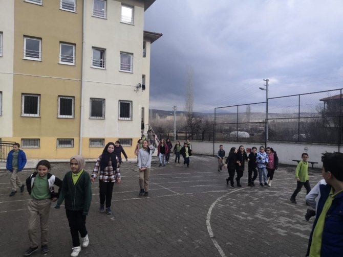 Hisarcık Şehitler Ortaokulu’nda Deprem Tahliye Tatbikatı