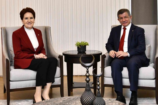 İ̇yi̇ Parti Lideri Akşener’den Gelecek Partisi Lideri Davutoğlu’na Ziyaret