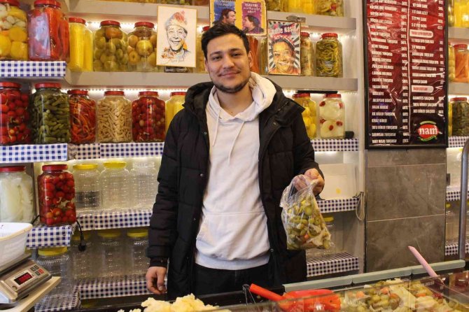 Turşu Hırsızı Kamerada