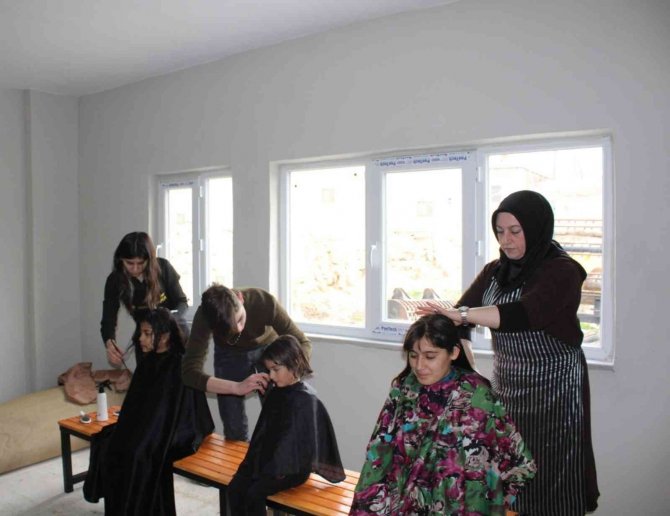 Köy Köy Gezip Gönüllere Dokunuyorlar