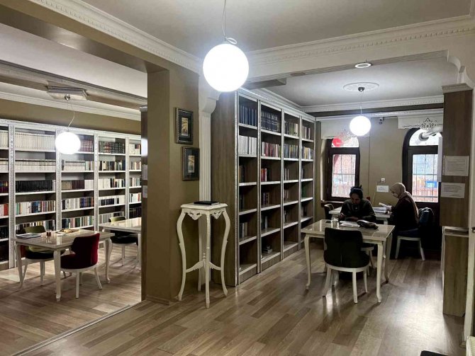 Kars’ta Kalem Kitap Kahve Evi Öğrencilere Hizmet Veriyor