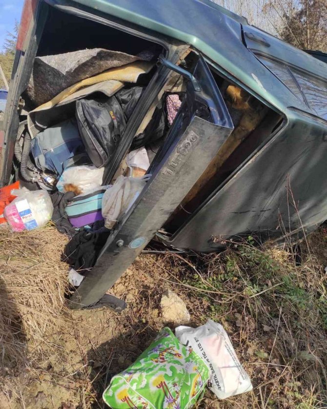 Yoldan Çıkan Otomobil Tarlaya Uçtu: 1 Yaralı