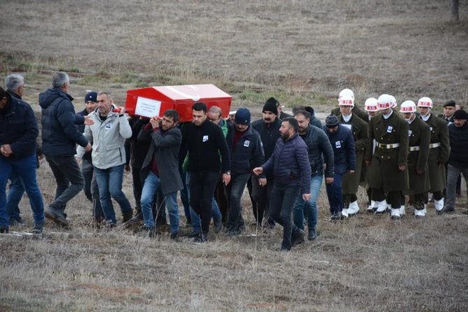 Kıbrıs Gazisi Toprağa Verildi