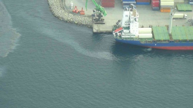 İ̇zmit Körfezi’ni Kirleten Gemi Deniz Uçağının Radarına Takıldı: 14 Milyon Ceza