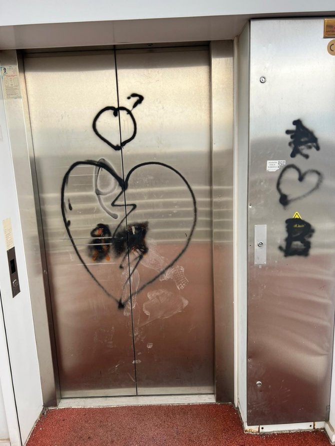 Şehidin Adını Taşıyan Yaya Üst Geçidini Bakın Ne Hale Getirdiler