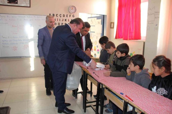 Öğrencilerin Sosyal Medyadan Yaptığı ‘Kahvaltı’ Davetini Geri Çevirmedi