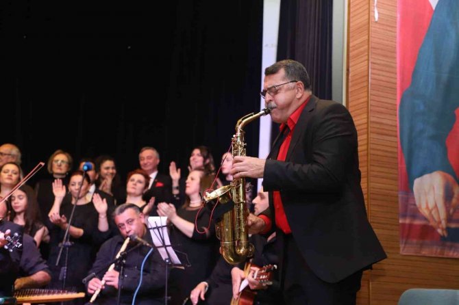 Halk Korosundan Muhteşem Performans