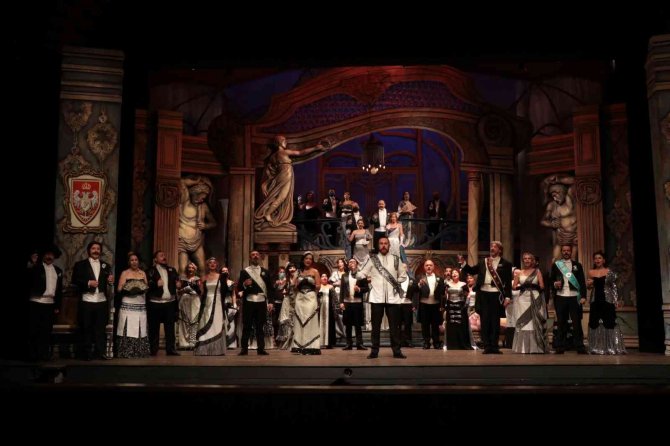 Mdob, ’Şen Dul’ Operati İle Yeniden Sahnede Olacak