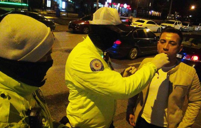 Trafikçilerden Uyuşturucu Test Kitli Denetim
