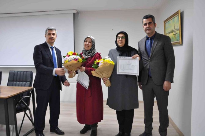 Mustafakemalpaşa’da Açık Lise Mezunları Diplomalarını Aldı