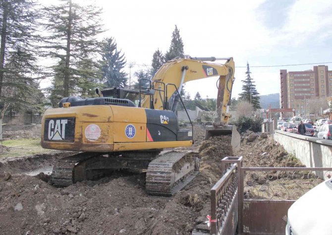Nafia-garaj Yolu Caddesi’nde Yol Genişletme Çalışması