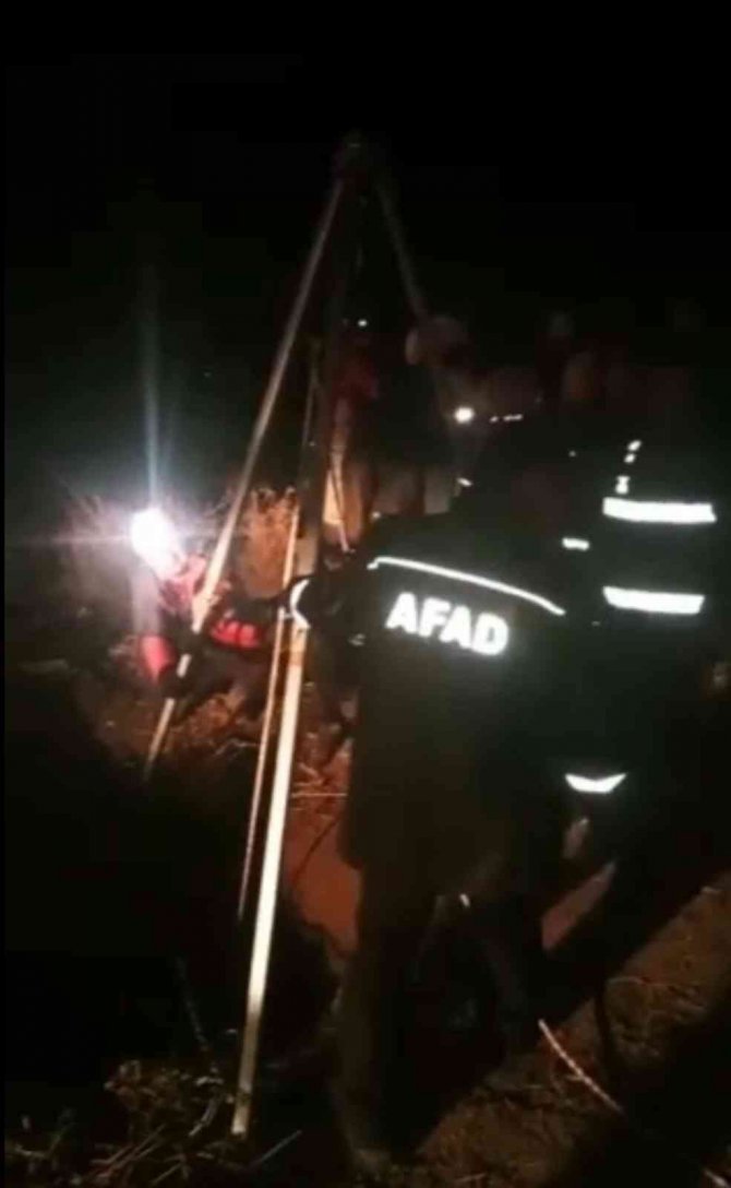 Neye Uğradığını Şaşırdı: Arkadaşıyla Gezerken 30 Metrelik Kuyuya Düştü