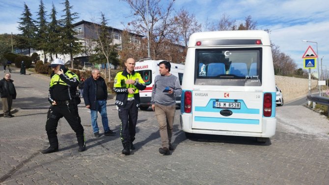 Yokuşta Geri Kayan Minibüsten Atlayan Kadın Yaralandı