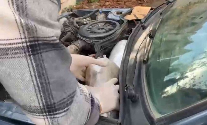 Otomobilin Motor Ve Koltuk Arasına Zulalı Uyuşturucu Ele Geçirildi