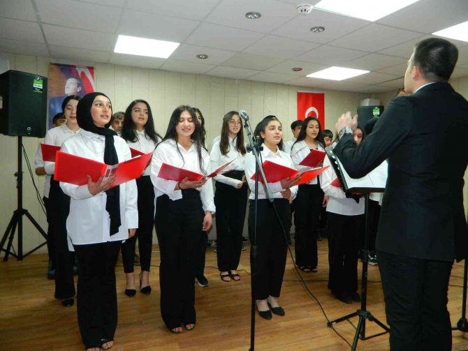 Posof’ta Halk Müziği Konseri Verildi
