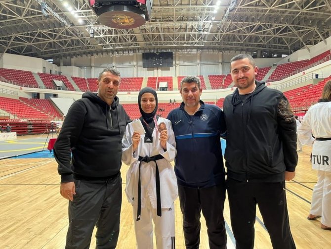Sakarya Büyükşehirli Sporcu Taekwondo’do Türkiye Üçüncüsü Oldu
