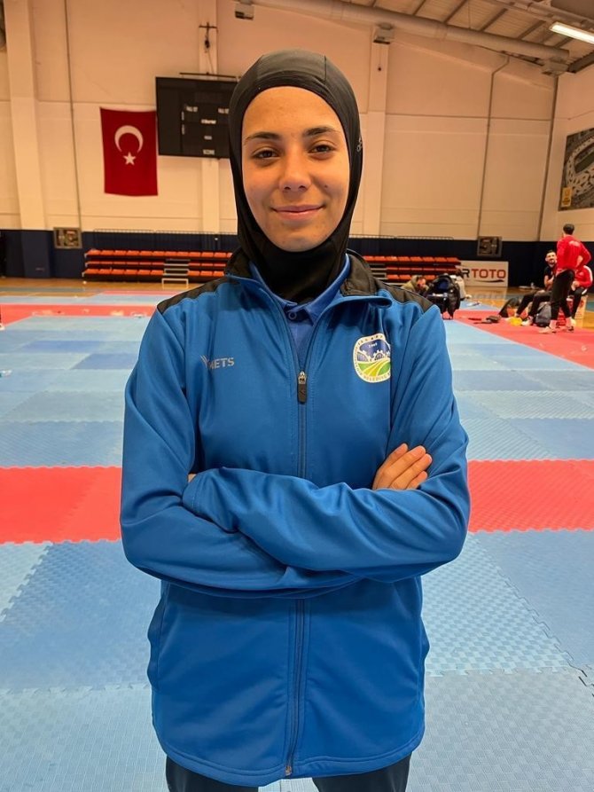 Sakarya Büyükşehirli Sporcu Taekwondo’do Türkiye Üçüncüsü Oldu