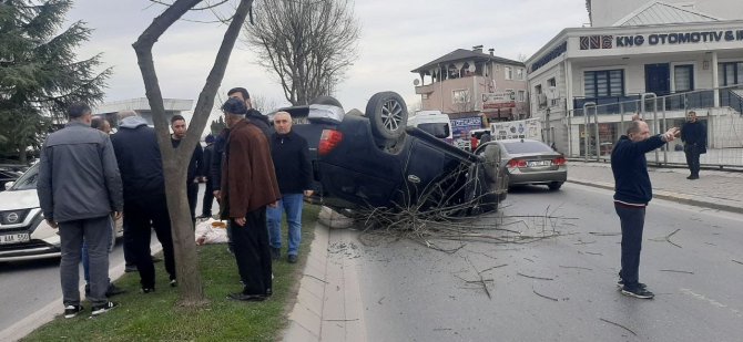 Kontrolden Çıkan Suv Araç Refüje Çarparak Ters Döndü: 1 Yaralı