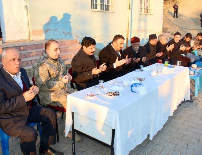 Siirt Valisi Hacıbektaşoğlu, Vefat Eden Köy Muhtarının Acısını Paylaştı