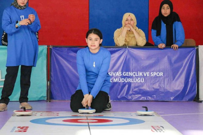 Sivas’ta Okullar Floor Curling De Yarıştı