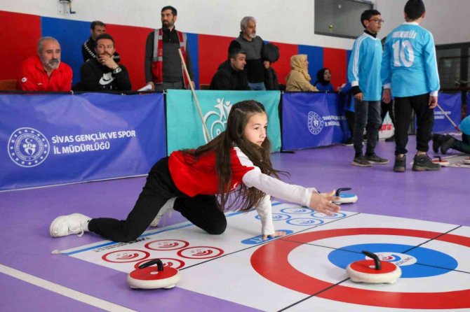 Sivas’ta Okullar Floor Curling De Yarıştı