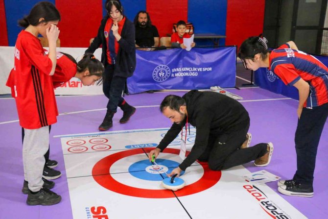 Sivas’ta Okullar Floor Curling De Yarıştı