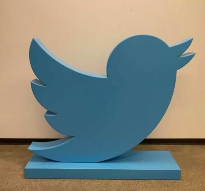 Twitter Ofisindeki Eşyalar Satıldı: Mavi Kuş Heykeline 100 Bin Dolar