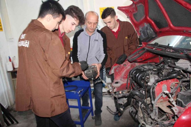 Öğrenciler Üretiyor, Türkiye Kazanıyor