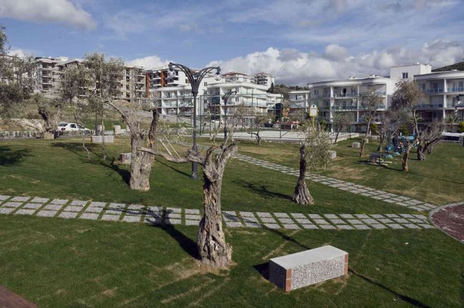 Kuşadası 4 Bin 200 Metrekare Daha Yeşil Alana Kavuşuyor