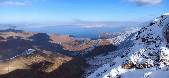 Vanlı Dağcılar 3 Bin 100 Rakımlı Dernekos Dağı’na Tırmandı