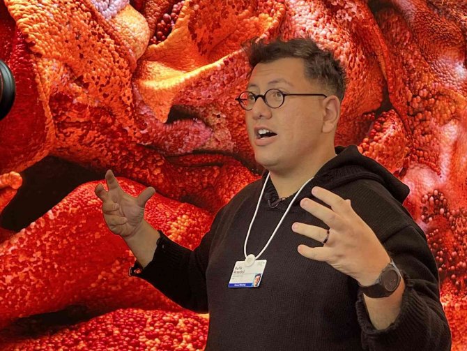 Türk Sanatçı Anadol’un Eseri Davos’ta Sergilendi