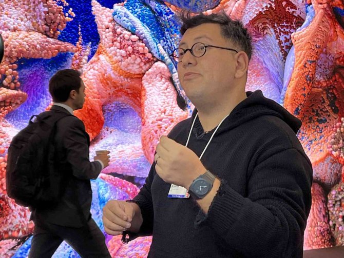 Türk Sanatçı Anadol’un Eseri Davos’ta Sergilendi