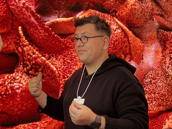 Türk Sanatçı Anadol’un Eseri Davos’ta Sergilendi